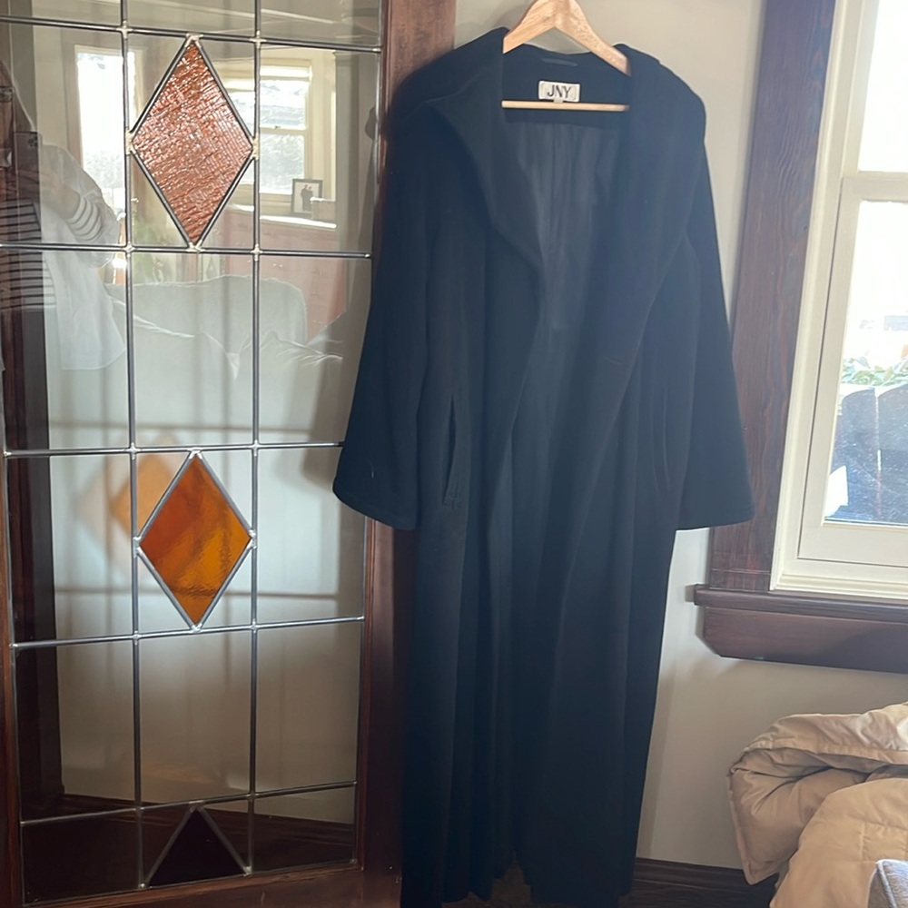 Winter wool and cashmere coat with hood